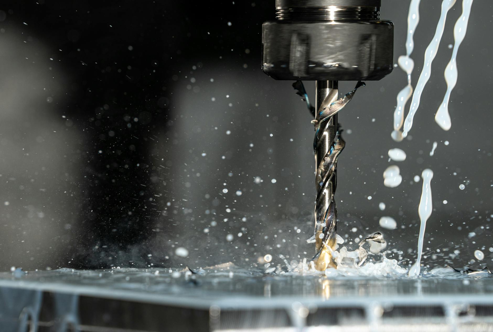 CNC-Bohrbearbeitung mit Kühlschmierstoff